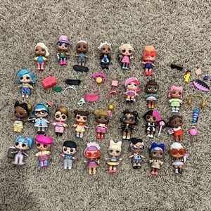 26 LOL Dolls w/acessories